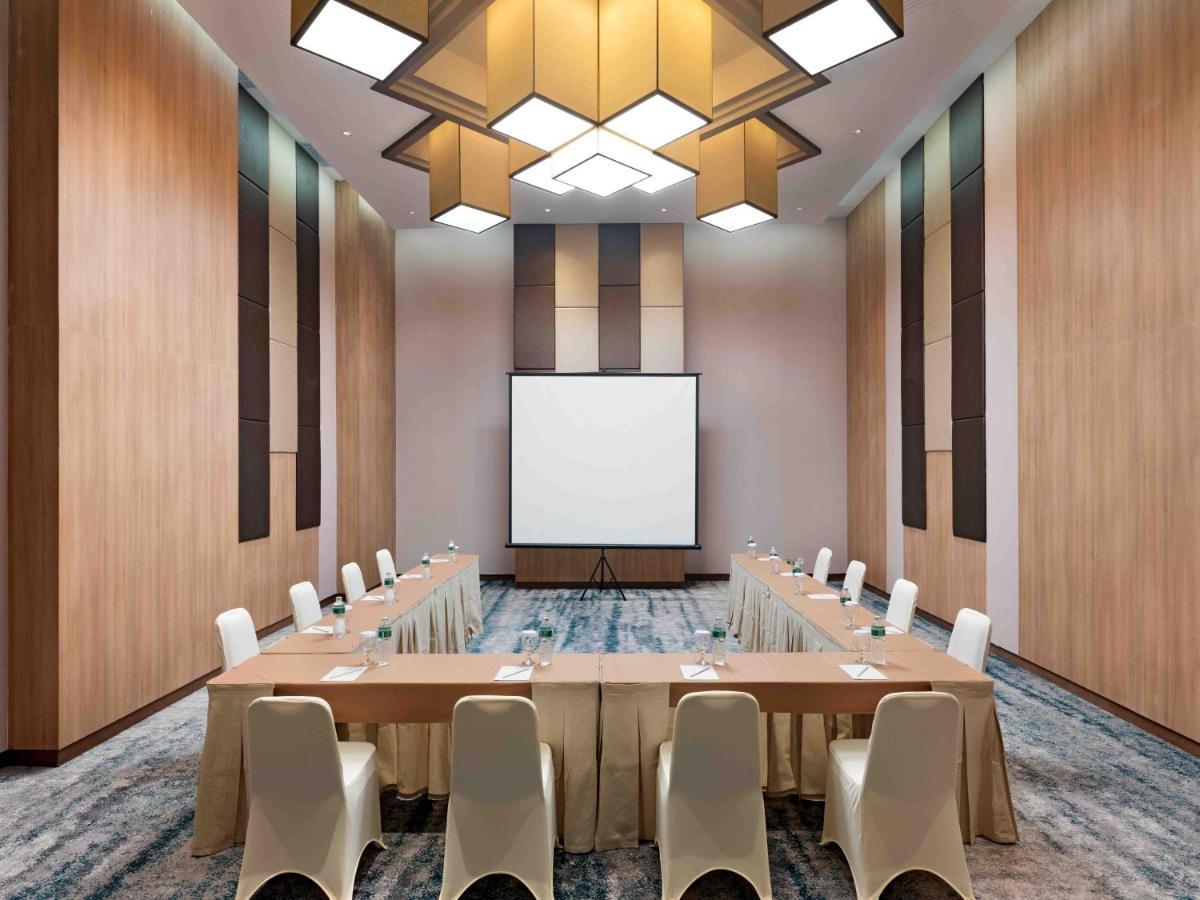 Hotel Santika Букиттинги Экстерьер фото